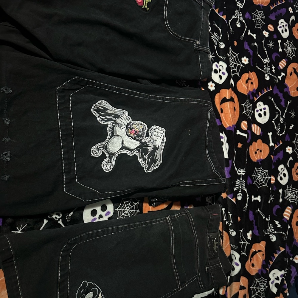 JNCO selling the gorillaz and skunks for 500good price honestly  no lowballs